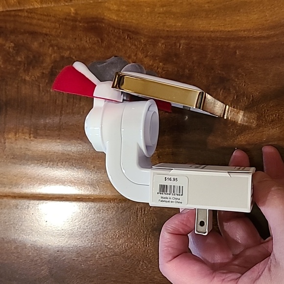 Bath and Body Works Holiday Cat Wallflowers Fragrance Plug - Picture 4 of 8